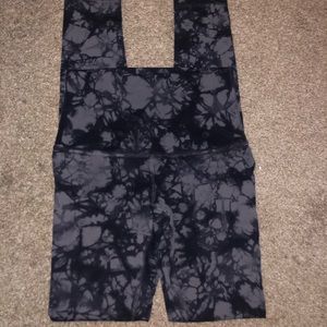 Lululemon RARE Wunder Under Leggings Size 4